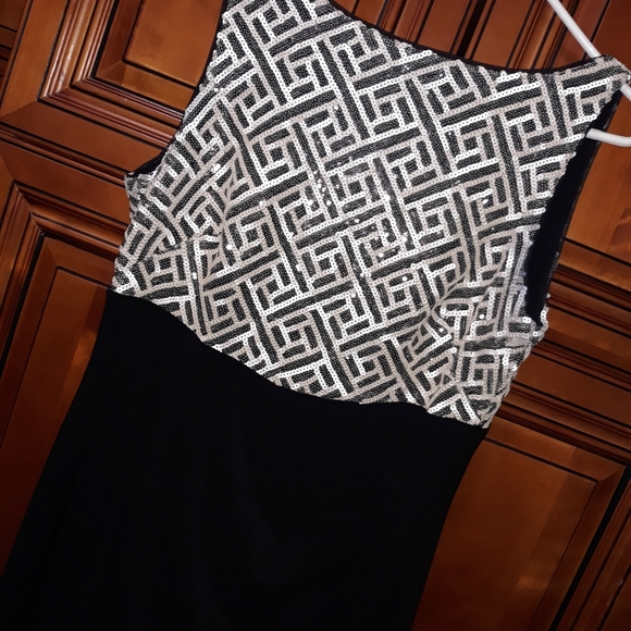 Gown - Picture 3 of 15